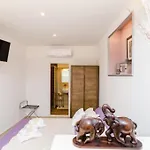 & Lady O בית הארחה 3*