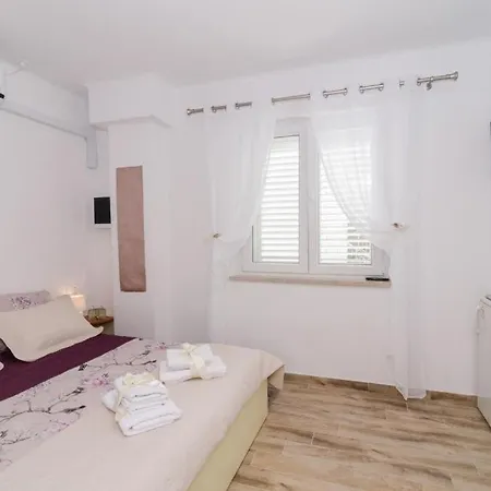 Πανσιόν & Lady O 3*