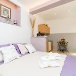 Guest house & Lady O