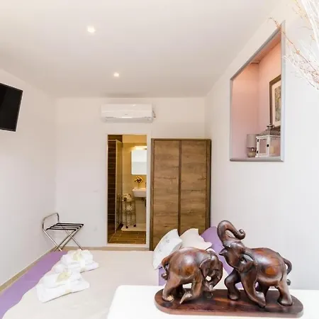 & Lady O Vendégház 3*